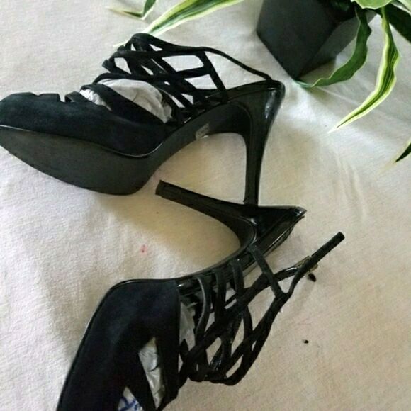 𝅺 4@30.00 or 30.00 Ladies Designer Pumps by MODA - Picture 3 of 8